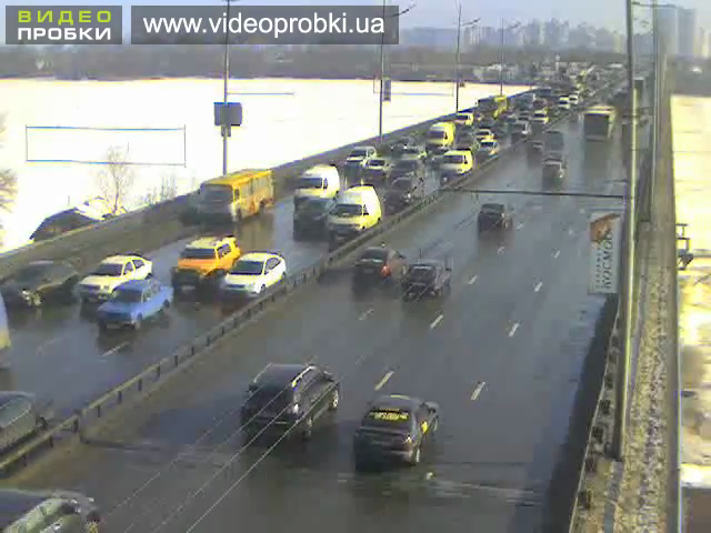 С самого утра  на Московском мосту пробка